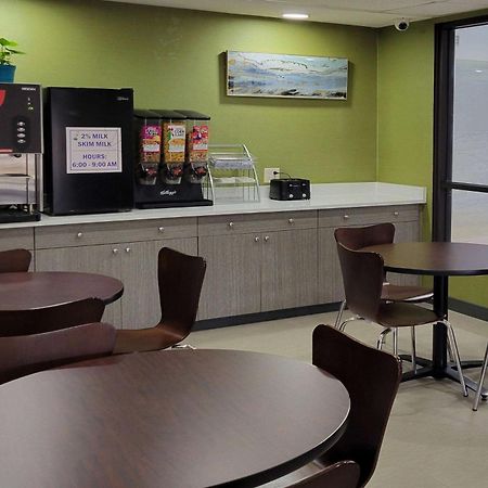 Super 8 By Wyndham Aurora/Naperville Area Exterior photo